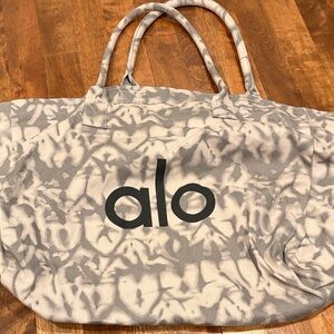 ALO Yoga Cream and Gray Tie-Dye Tote Bag